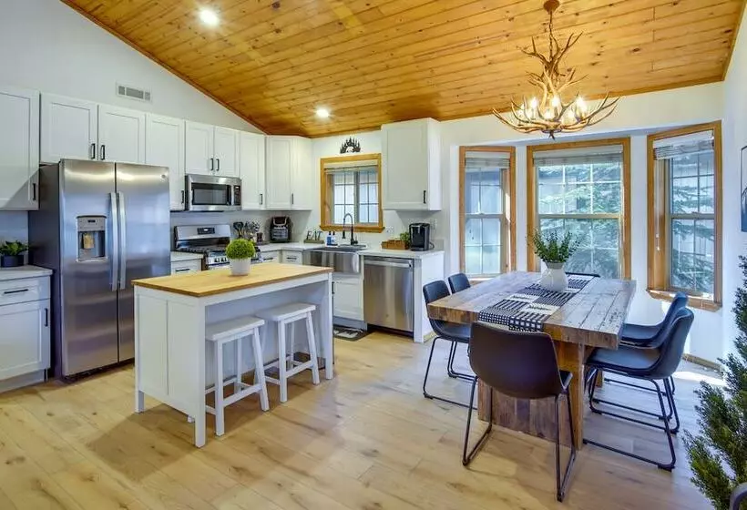 Big Bear Lake Retreat W/ Game Room: 1 Mi To Slopes