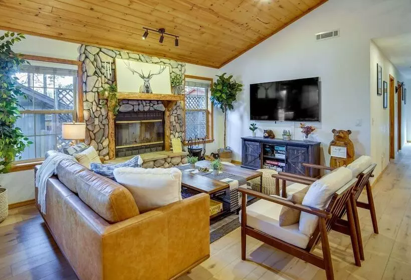 Big Bear Lake Retreat W/ Game Room: 1 Mi To Slopes