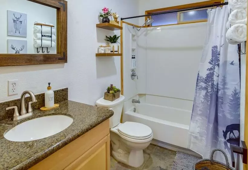Big Bear Lake Retreat W/ Game Room: 1 Mi To Slopes