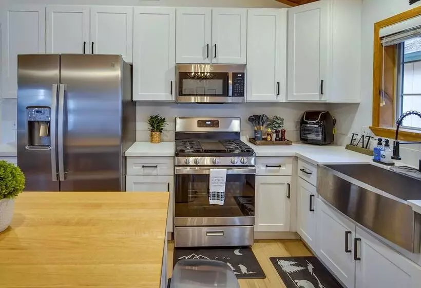 Big Bear Lake Retreat W/ Game Room: 1 Mi To Slopes