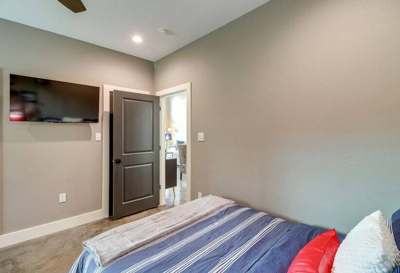 Chic Arkansas Retreat W/ Patio, Grill & Fire Pit!