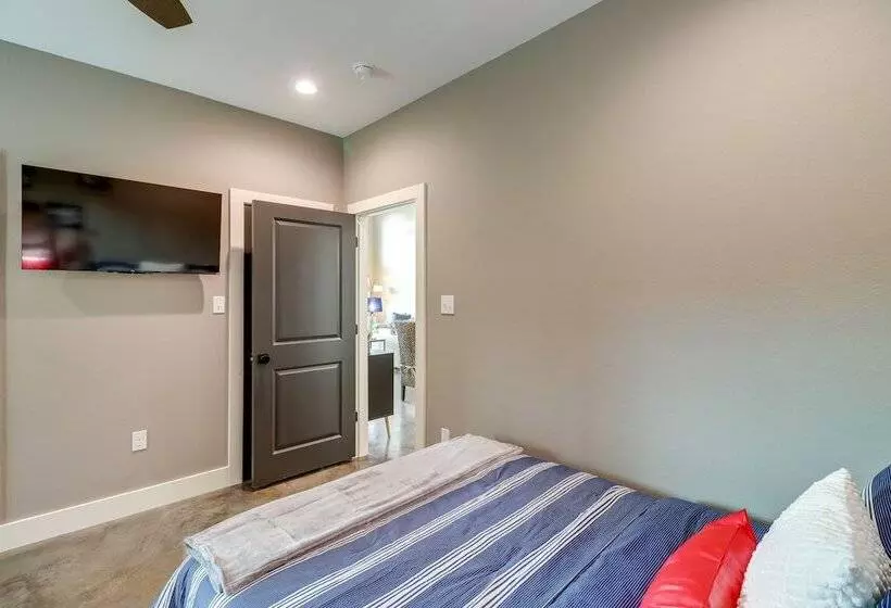 Chic Arkansas Retreat W/ Patio, Grill & Fire Pit!