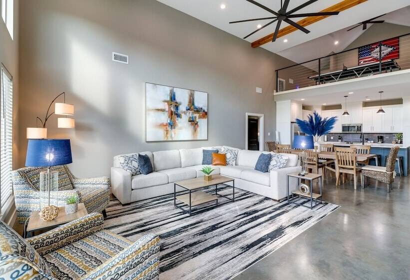 Chic Arkansas Retreat W/ Patio, Grill & Fire Pit!