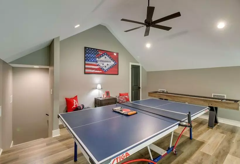 Chic Arkansas Retreat W/ Patio, Grill & Fire Pit!