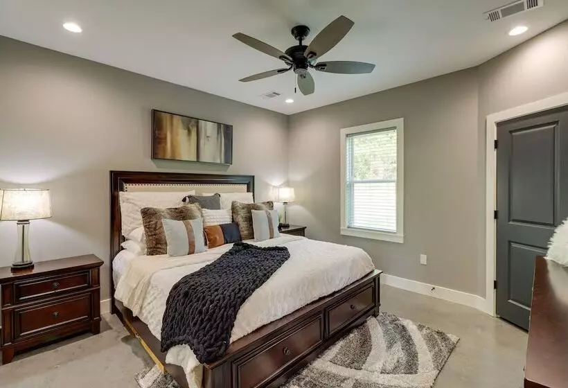 Chic Arkansas Retreat W/ Patio, Grill & Fire Pit!