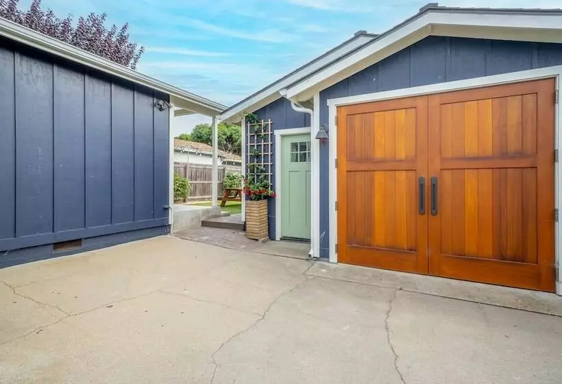 Charming 2 Bdr Seaside Cottage 5 Min To Beach!