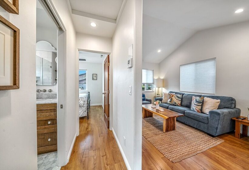 Charming 2 Bdr Seaside Cottage 5 Min To Beach!