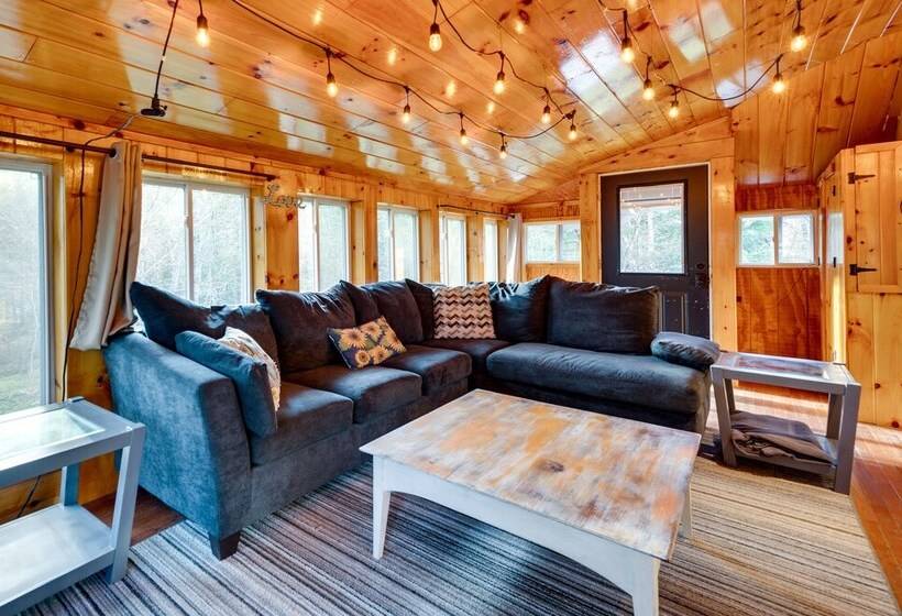 Cozy Bethlehem Family Cabin Near Skiing & Hiking!