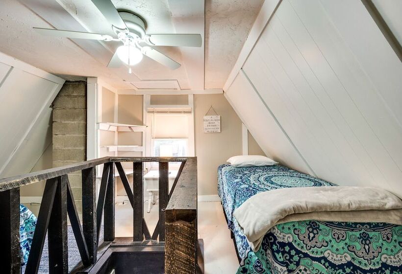 Cozy Bethlehem Family Cabin Near Skiing & Hiking!