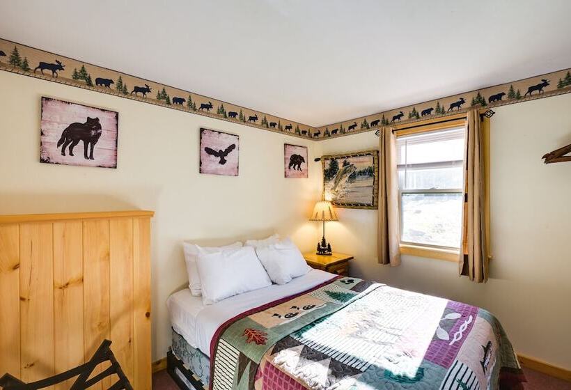 Cozy Chemo Pond Cabin W/ Dock & Waterfront Views