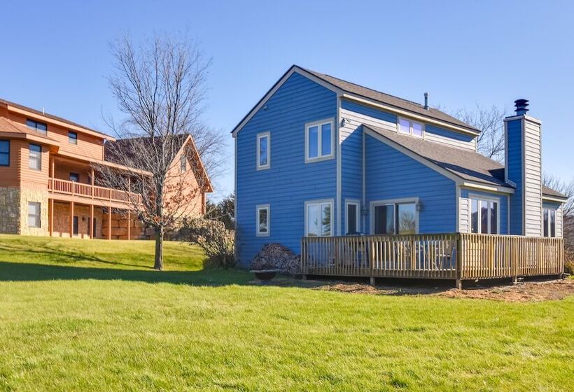 Cozy Illinois Abode W/ Deck & Grill, Near Golfing!