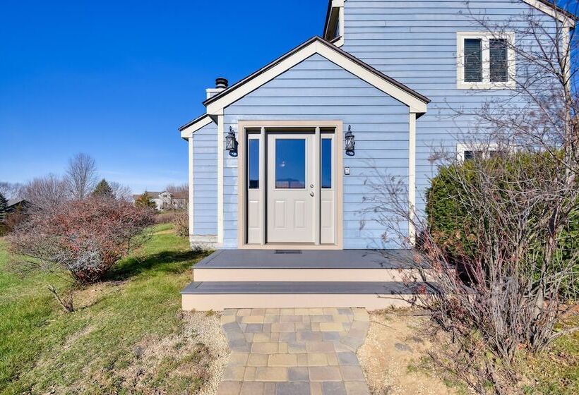 Cozy Illinois Abode W/ Deck & Grill, Near Golfing!