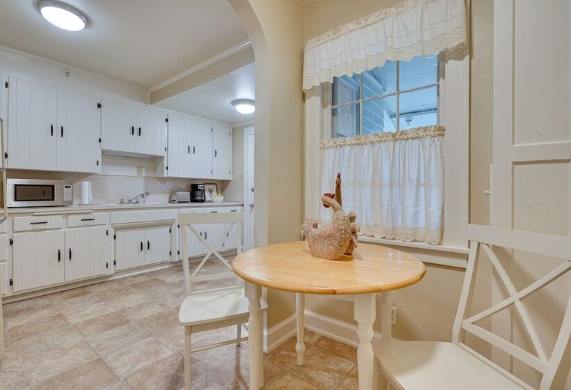 Cozy Zanesville Home ~ 9 Mi To Dillon State Park!