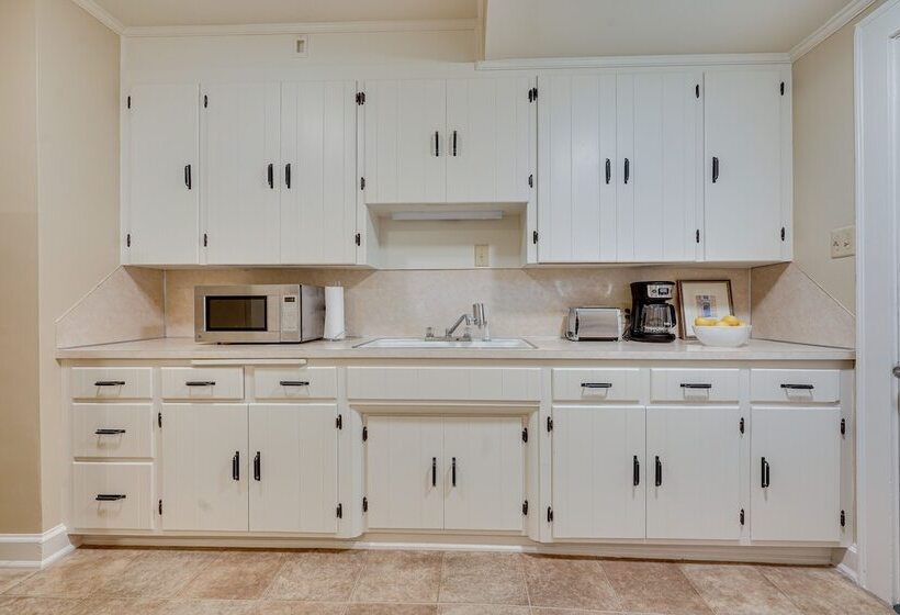 Cozy Zanesville Home ~ 9 Mi To Dillon State Park!