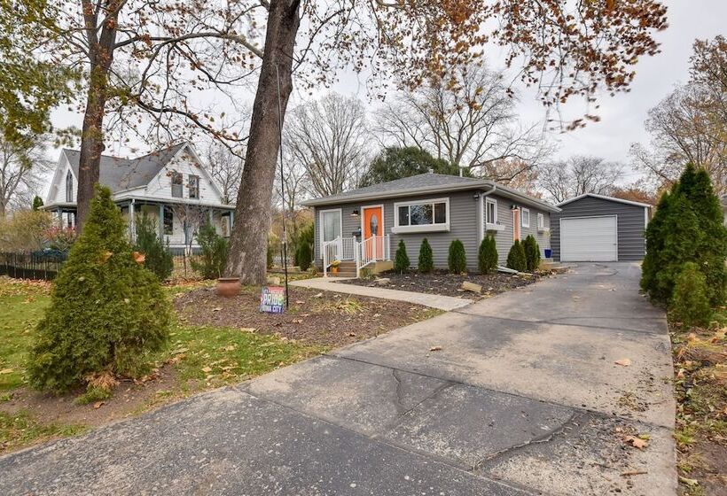 Eclectic Iowa City Cottage W/ Fire Pit!