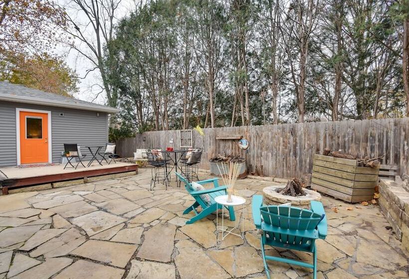 Eclectic Iowa City Cottage W/ Fire Pit!