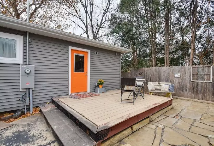 Eclectic Iowa City Cottage W/ Fire Pit!