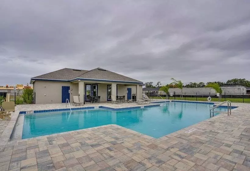 Family Friendly Eagle Lake Home, 7 Mi To Legoland!