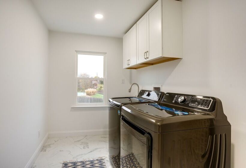 Family Friendly Hatfield Home: 3 Mi To Downtown!