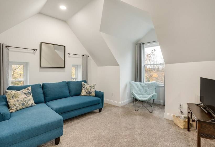 Family Friendly Hatfield Home: 3 Mi To Downtown!