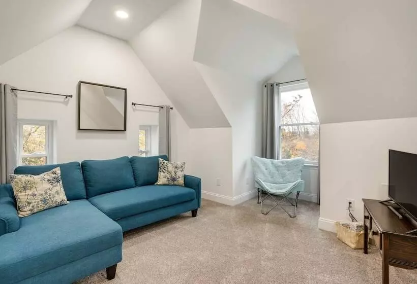 Family Friendly Hatfield Home: 3 Mi To Downtown!