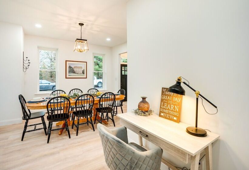 Family Friendly Hatfield Home: 3 Mi To Downtown!