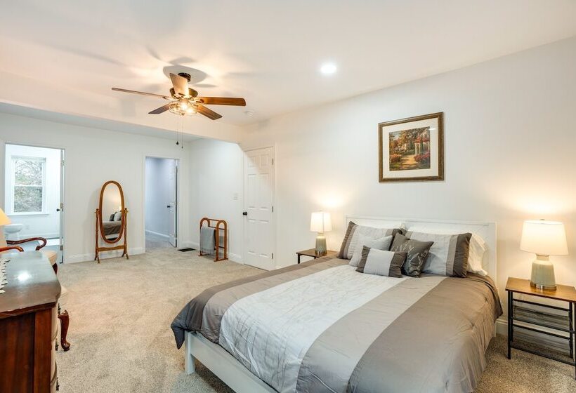 Family Friendly Hatfield Home: 3 Mi To Downtown!