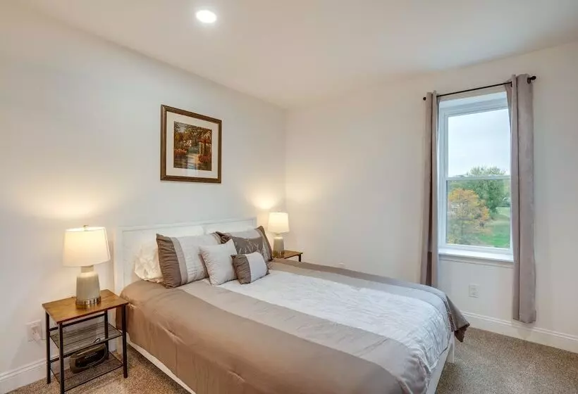 Family Friendly Hatfield Home: 3 Mi To Downtown!