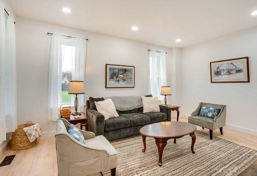 Family Friendly Hatfield Home: 3 Mi To Downtown!