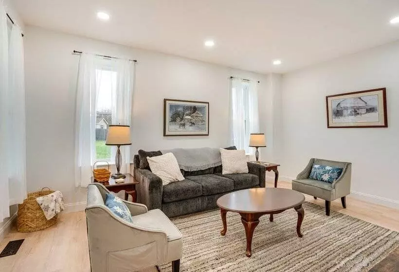 Family Friendly Hatfield Home: 3 Mi To Downtown!