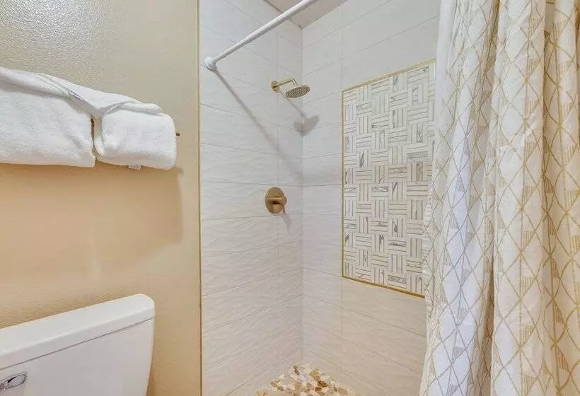 Glendale Oasis W/ Private Pool, Patio & Fireplace!