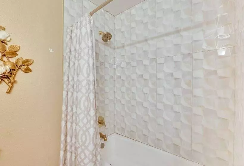 Glendale Oasis W/ Private Pool, Patio & Fireplace!