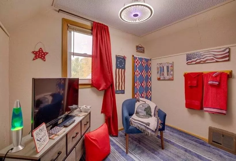 Harmony Home W/ Fire Pit: 5 Mi To Niagara Cave!