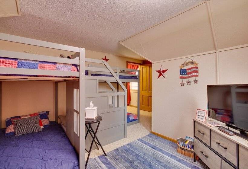 Harmony Home W/ Fire Pit: 5 Mi To Niagara Cave!