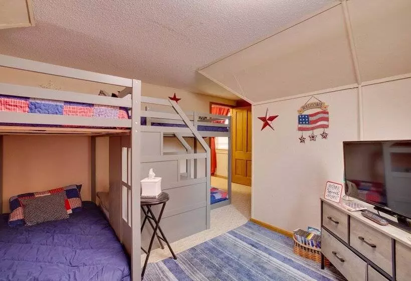 Harmony Home W/ Fire Pit: 5 Mi To Niagara Cave!