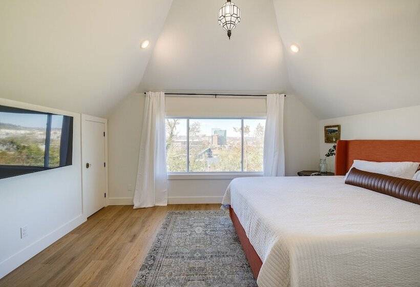 Hilltop Tennessee Retreat: Neyland Stadium Views!