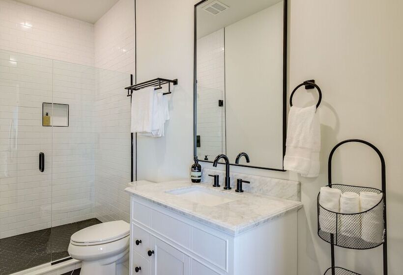 Hilltop Tennessee Retreat: Neyland Stadium Views!