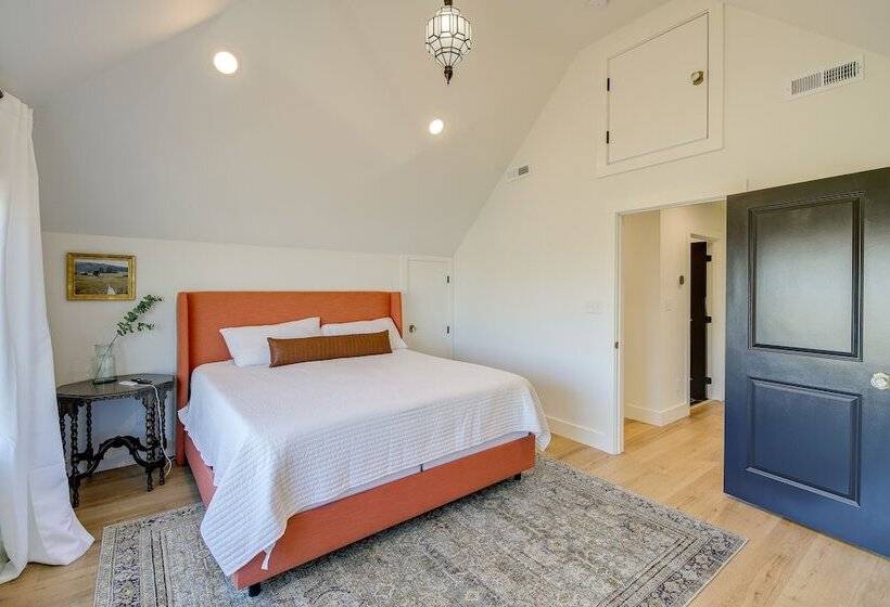 Hilltop Tennessee Retreat: Neyland Stadium Views!