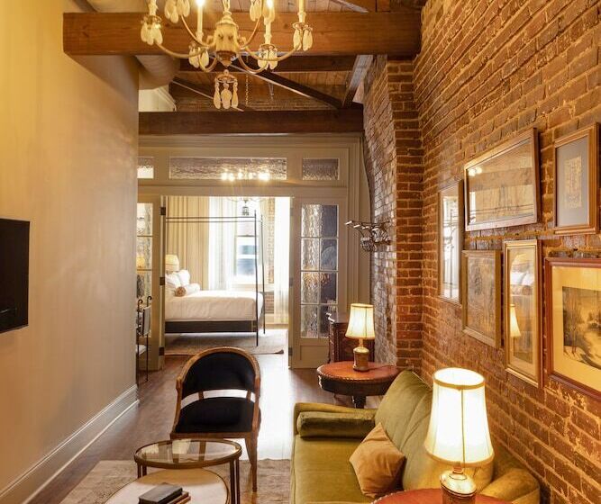 Отель Cleo, Knoxville Downtown, A Tribute Portfolio