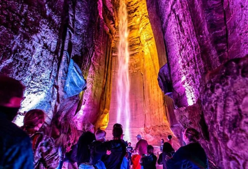 ホテル Cloudland At Mclemore Resort Lookout Mountain, Curio By Hilton