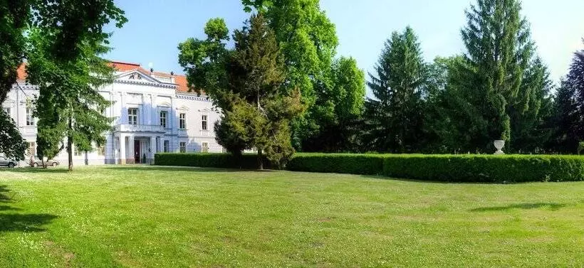 ホテル Kaštieľ Mojmírovce