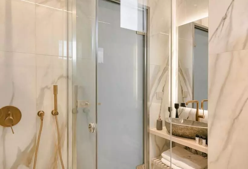 Hotelli Piazza Suites