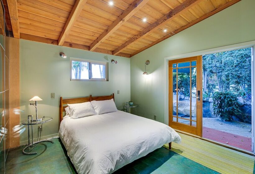 Inviting Vista Home With Pool: 10 Mi To Oceanside!