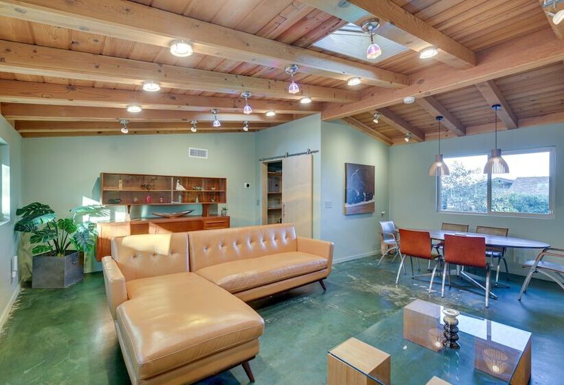 Inviting Vista Home With Pool: 10 Mi To Oceanside!