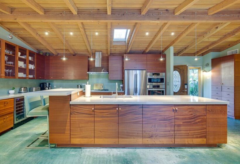 Inviting Vista Home With Pool: 10 Mi To Oceanside!