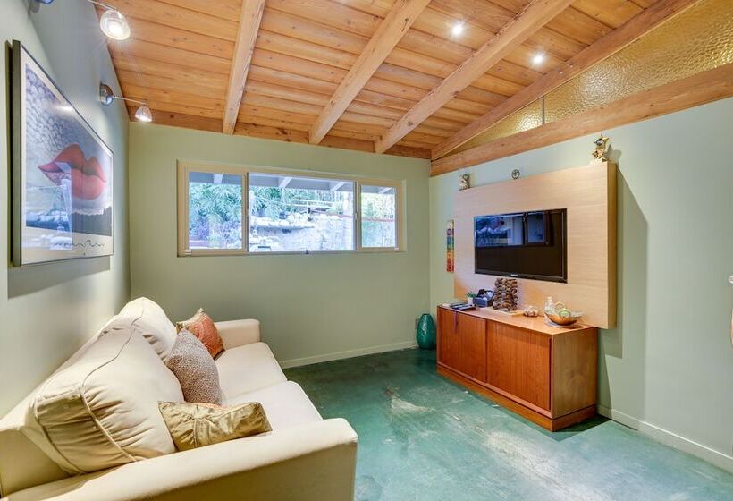 Inviting Vista Home With Pool: 10 Mi To Oceanside!