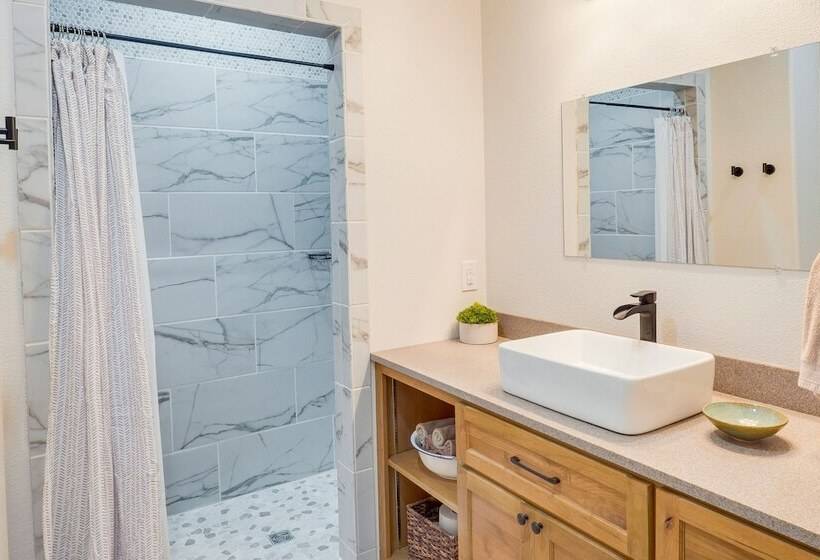 Home W/ Pool Access: Fishing At Lake Sam Rayburn!