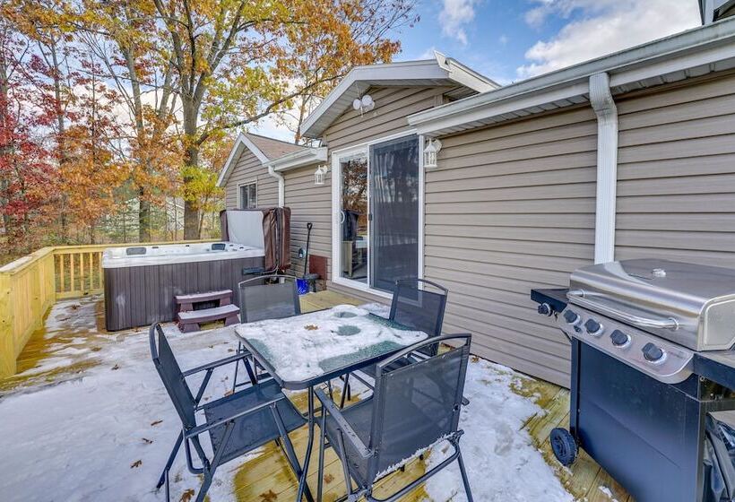 Lake White Cloud Home With Fire Pit!