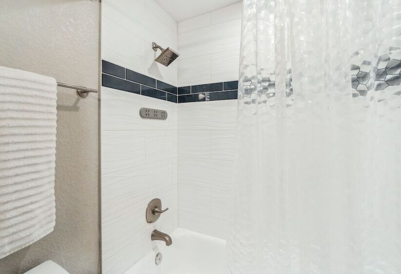 Lovely Centennial Home   1 Mi To Southglenn Mall!