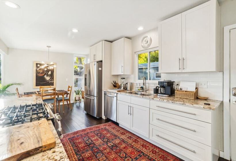 Lovely Centennial Home   1 Mi To Southglenn Mall!